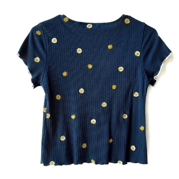 ALTAR'D STATE Waffle Knit Embroidered Sunflowers Lettuce Edge Top Size Large - Picture 2 of 5